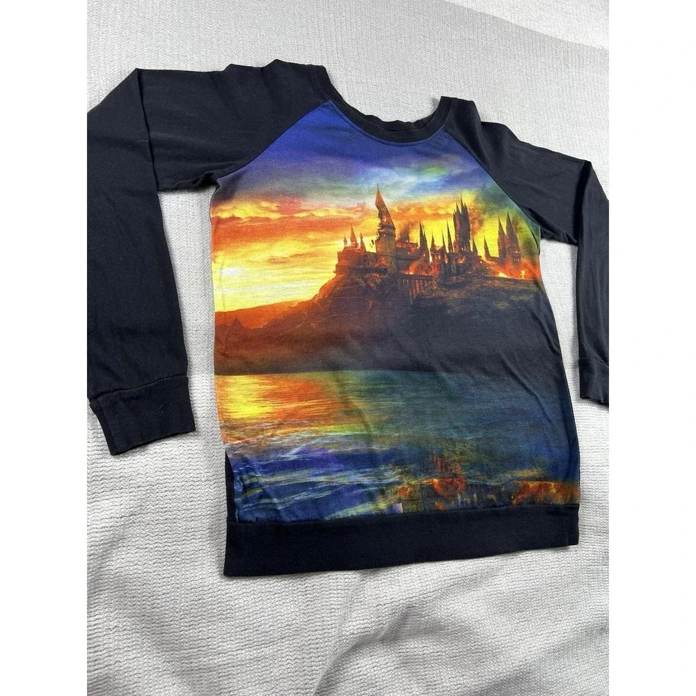 Harry Potter Hogwarts Castle Fire Graphic Raglan Long Sleeve Top Women's M Magic - Picture 3 of 7